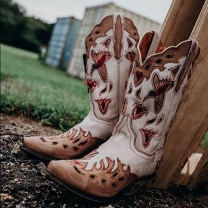 NWOT Dan Post embroidered pink cowboy boots - 7M